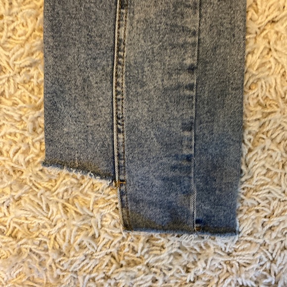 Cool asymmetric BDG jeans - Picture 3 of 4